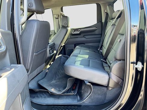 Used 2025 Chevrolet Silverado 1500 LTZ AWD/4WD image 25