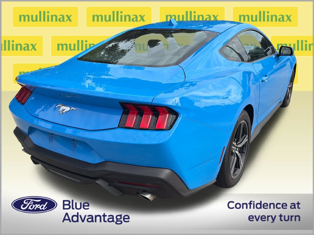 Used 2025 Ford Mustang Coupe RWD image 4