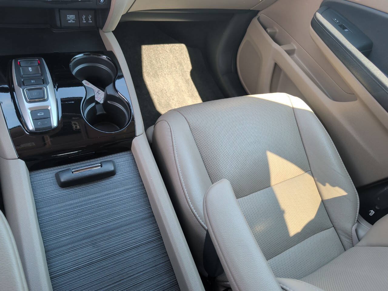 Used 2016 Honda Pilot Elite image 31