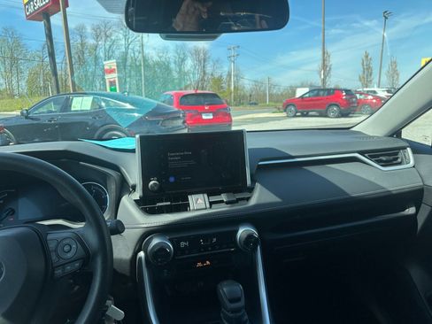 Used 2025 Toyota RAV4 LE image 32