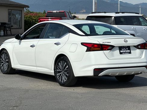 Used 2025 Nissan Altima 2.5 SV FWD image 7