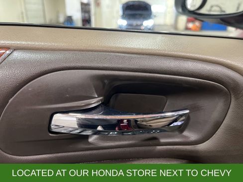 Used 2016 Chrysler Town & Country Touring w/ Driver Convenience Group FWD image 11