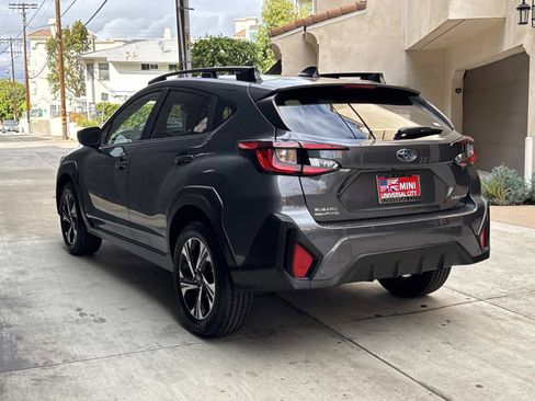 Used 2025 Subaru Crosstrek 2.0i Premium image 3