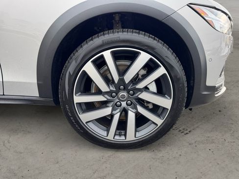 Certified 2025 Volvo V90 B6 Cross Country Plus image 7
