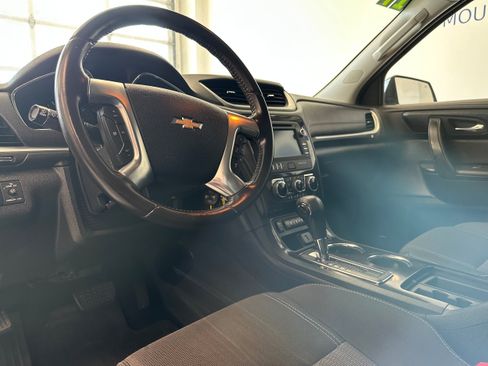 Used 2017 Chevrolet Traverse LT w/ Graphite Special Edition AWD/4WD image 9