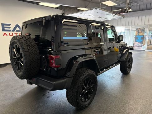 Used 2024 Jeep Wrangler Unlimited Sahara w/ Technology Group AWD/4WD image 9