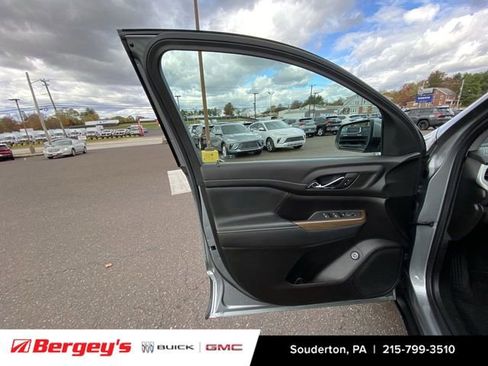 Certified 2023 GMC Acadia SLE w/ Driver Convenience Package image 25