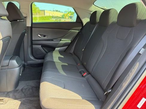Certified 2025 Hyundai Elantra SE FWD image 24
