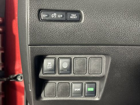 Used 2020 Nissan Rogue Sport SV FWD image 22