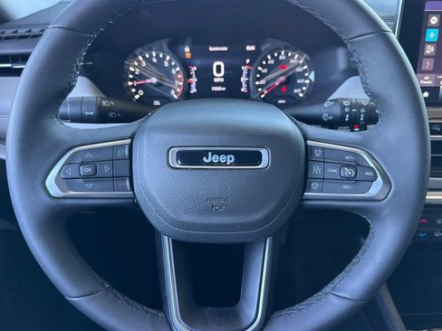 Used 2025 Jeep Compass Limited AWD/4WD image 17
