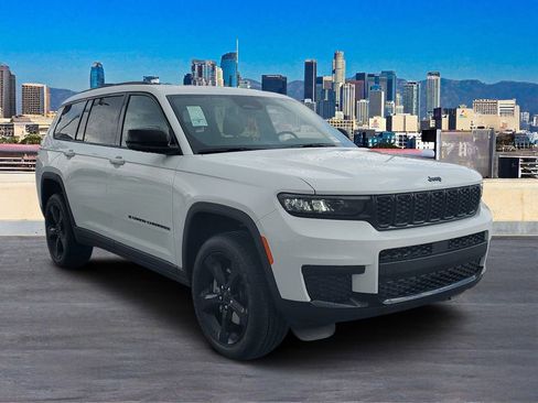 New 2025 Jeep Grand Cherokee L Altitude image 3