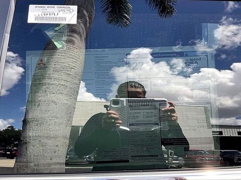 New 2025 Mitsubishi Outlander SE image 14