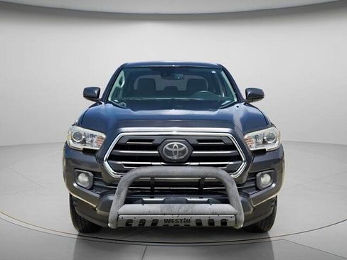 Used 2018 Toyota Tacoma SR5 RWD image 4