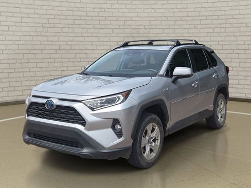 Used 2020 Toyota RAV4 XLE w/ Convenience Package image 1