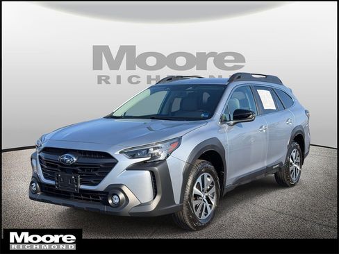 Used 2025 Subaru Outback Premium image 7