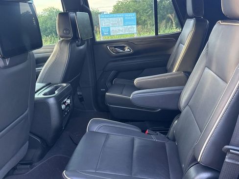 Used 2022 GMC Yukon SLT w/ SLT Premium Package RWD image 5