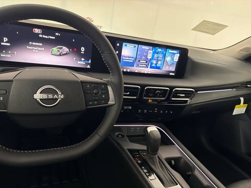 New 2026 Nissan Sentra SV w/ SV Convenience Package FWD image 18