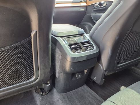 Certified 2024 Volvo XC90 B5 Plus AWD/4WD image 22