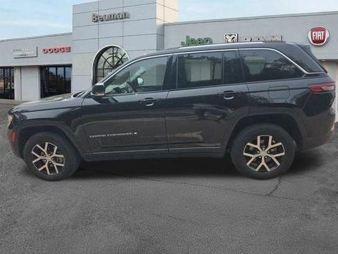 Used 2023 Jeep Grand Cherokee Limited AWD/4WD image 2