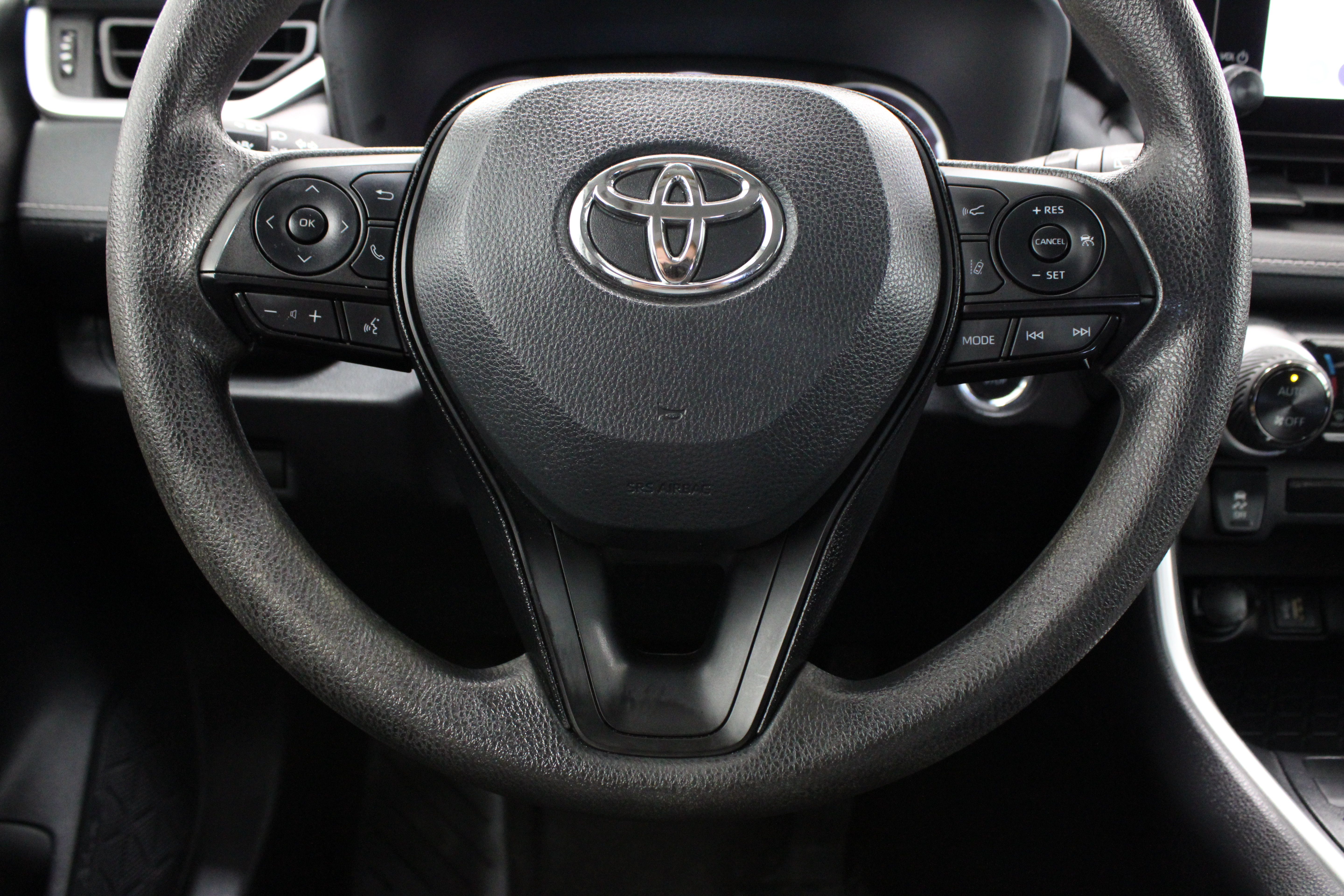 Used 2025 Toyota RAV4 XLE FWD image 24