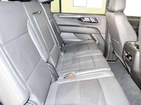 Used 2025 Chevrolet Suburban Z71 AWD/4WD image 48