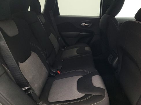Used 2014 Jeep Cherokee Latitude w/ Cold Weather Group AWD/4WD image 19