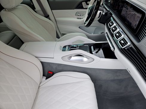 Certified 2025 Mercedes-Benz Maybach GLS 600 4MATIC image 11