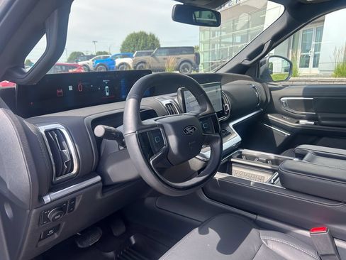 Certified 2025 Ford Expedition Max Platinum w/ Stealth Appearance Package AWD/4WD image 9