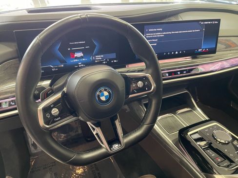Used 2024 BMW i7 xDrive60 AWD/4WD image 29