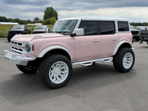 Used 2025 Ford Bronco Outer Banks AWD/4WD image 2