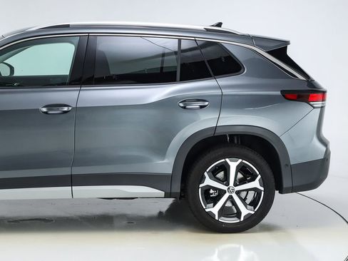 New 2025 Volkswagen Tiguan SE image 41