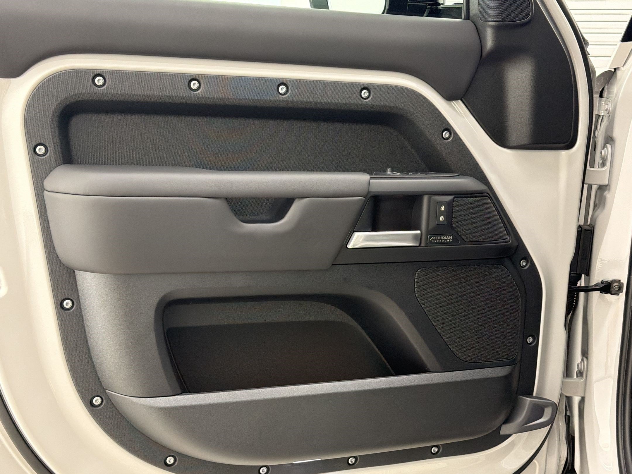 New 2026 Land Rover Defender 130 X-Dynamic SE AWD/4WD image 14