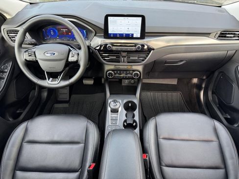 Used 2022 Ford Escape Titanium w/ Class II Trailer Tow Package image 11