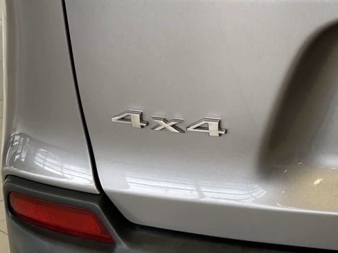 Used 2019 Jeep Cherokee Latitude Plus image 11