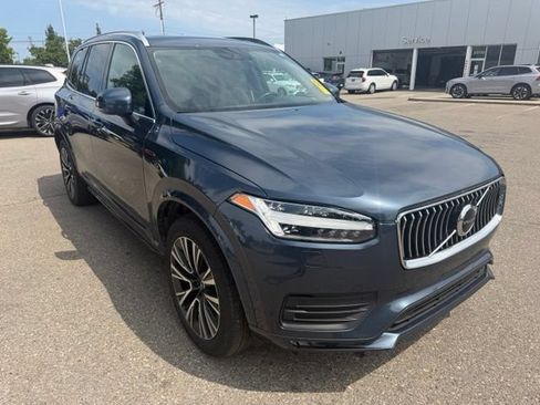 Used 2021 Volvo XC90 T6 Momentum w/ Climate Package AWD/4WD image 3