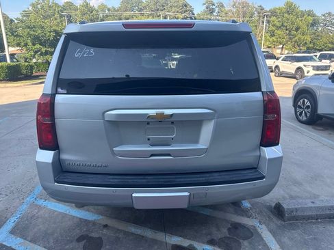 Used 2018 Chevrolet Suburban LT RWD image 5