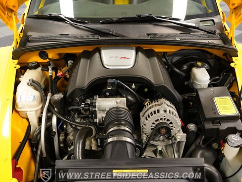 Used 2004 Chevrolet SSR w/ Preferred Equipment Group RWD image 34