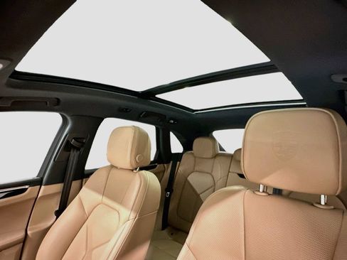 Certified 2025 Porsche Macan AWD/4WD image 22
