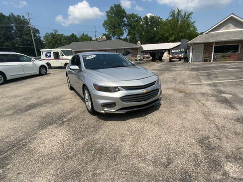 Used 2018 Chevrolet Malibu LT FWD image 3
