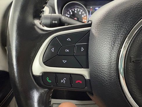 Used 2019 Jeep Compass Latitude FWD image 19
