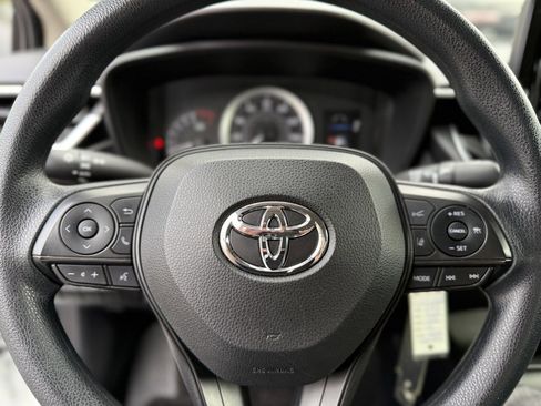 Used 2022 Toyota Corolla LE image 32
