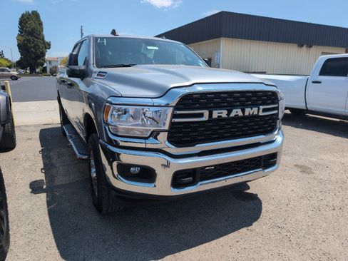 Used 2024 RAM 2500 Big Horn AWD/4WD image 2