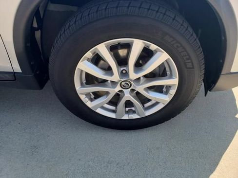 Used 2018 Nissan Rogue SV AWD/4WD image 28