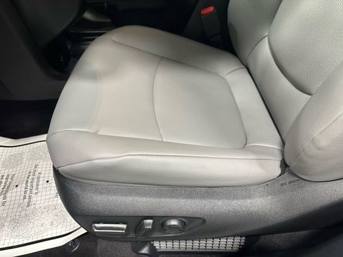 Used 2025 Toyota Sienna XLE image 13