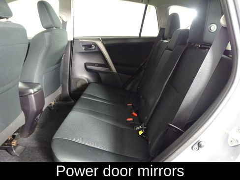 Used 2018 Toyota RAV4 LE image 10