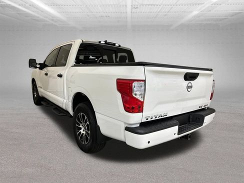 Used 2024 Nissan Titan SV w/ SV Convenience Package AWD/4WD image 3