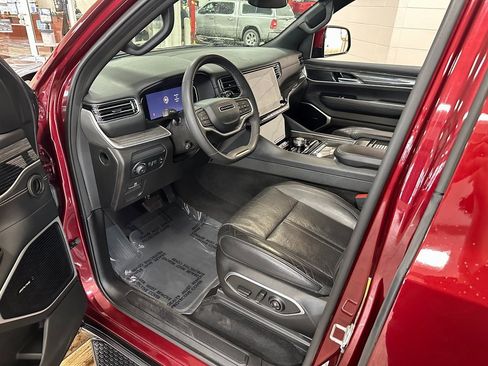 Used 2022 Jeep Wagoneer Series II image 9