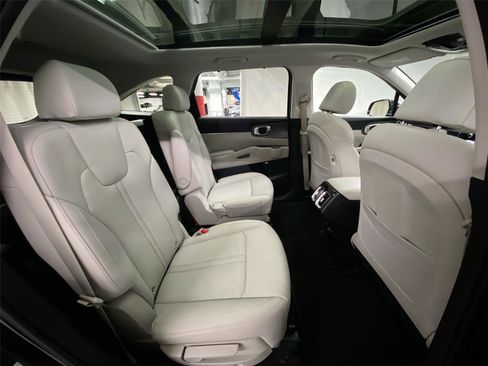 Used 2023 Kia Sorento SX Prestige image 29