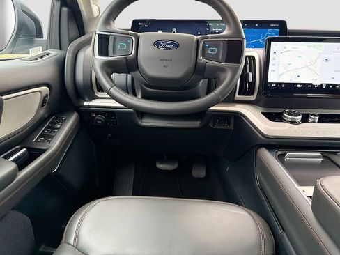 Used 2025 Ford Expedition Max Active AWD/4WD image 18