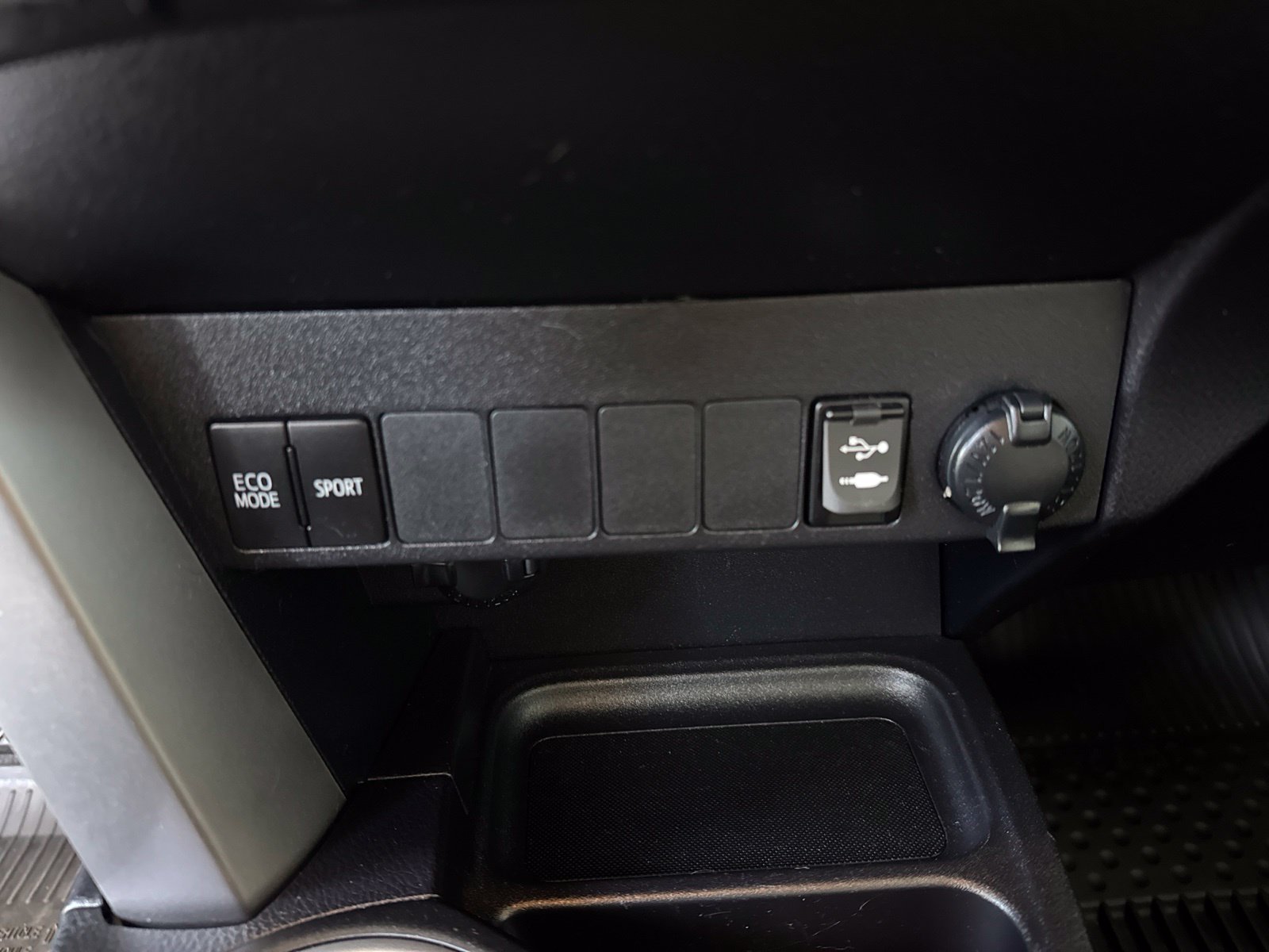 Used 2017 Toyota RAV4 XLE w/ Plus Special Value Package AWD/4WD image 26